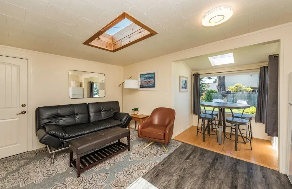 Juan de Fuca Waterfront Hotel & Cottages