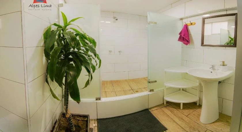 Hostal Alpes Lima