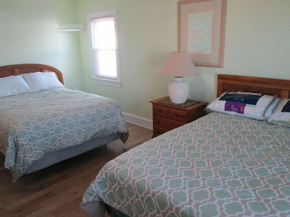Ww242 East Hand Avenue, 2nd Floor