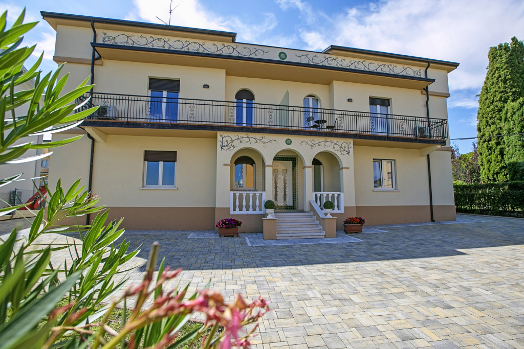 Villa Mimosa Apartments