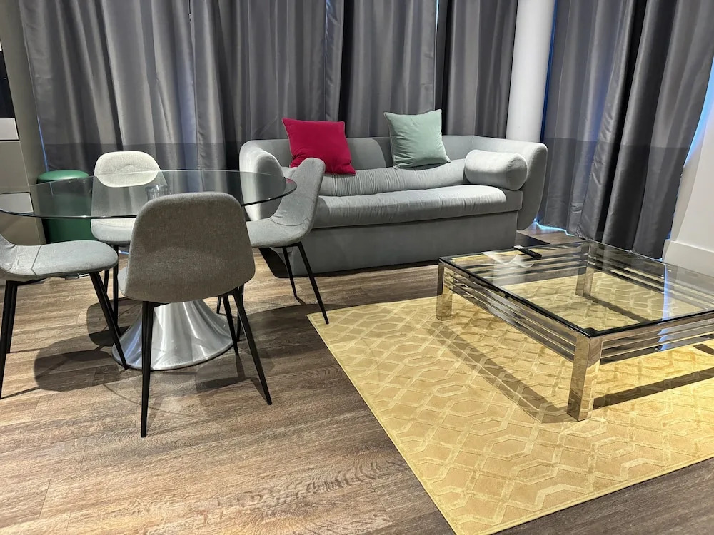 Phoenix 2 Bedroom Apartment in london