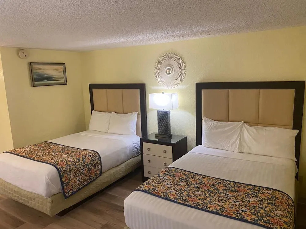 Lincoln Inn Express Hotel and Suites