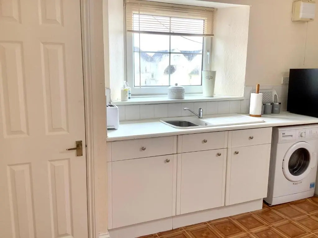 Second Floor Apartment Tenby Town Centre