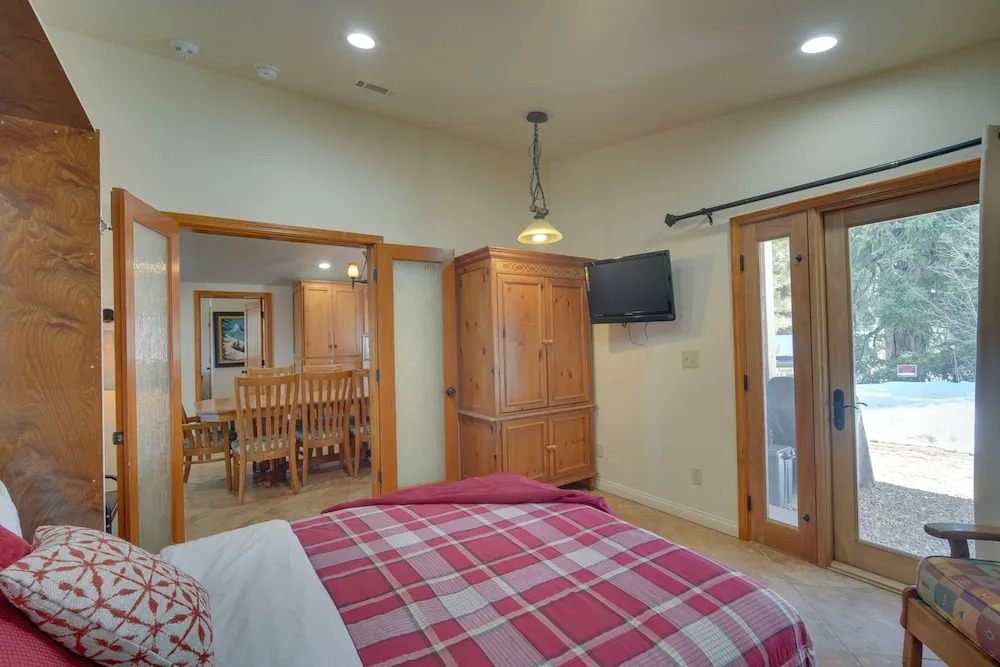Spacious Big Bear Cabin Rental - 1 Mi to Lake!