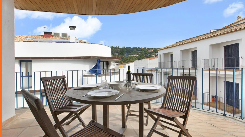Rosamar in Llafranc With 3 Bedrooms and 2 Bathrooms