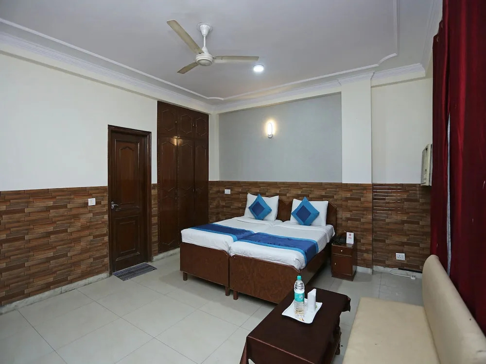 OYO 472 Hotel Sareen
