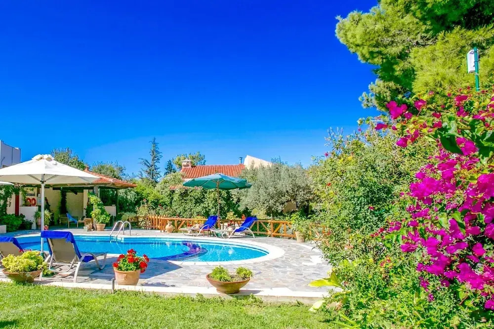 Villa in Heraklion With Private Pool & Beaches