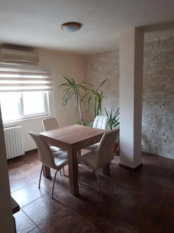 Apartament no. 8