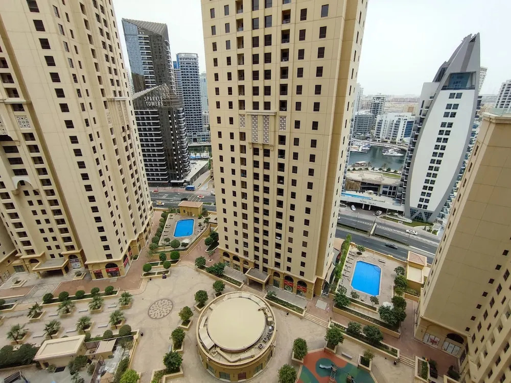 Whitesage - Magnificent Waterfront Apt, Steps From the Beach