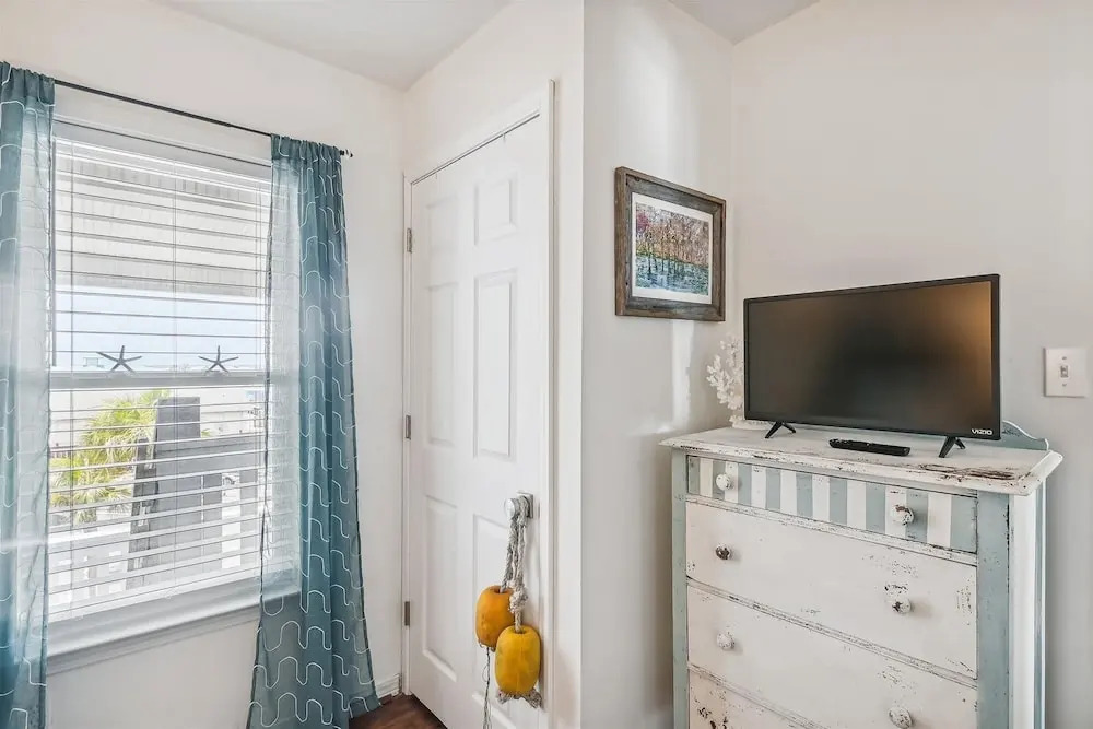 Hermitage 309 2 Bedroom Condo by RedAwning