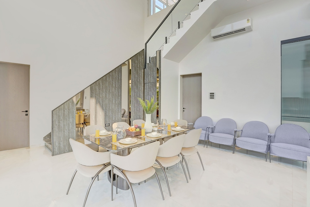ELIVAAS Meraki Luxe 6BHK Glass Villa