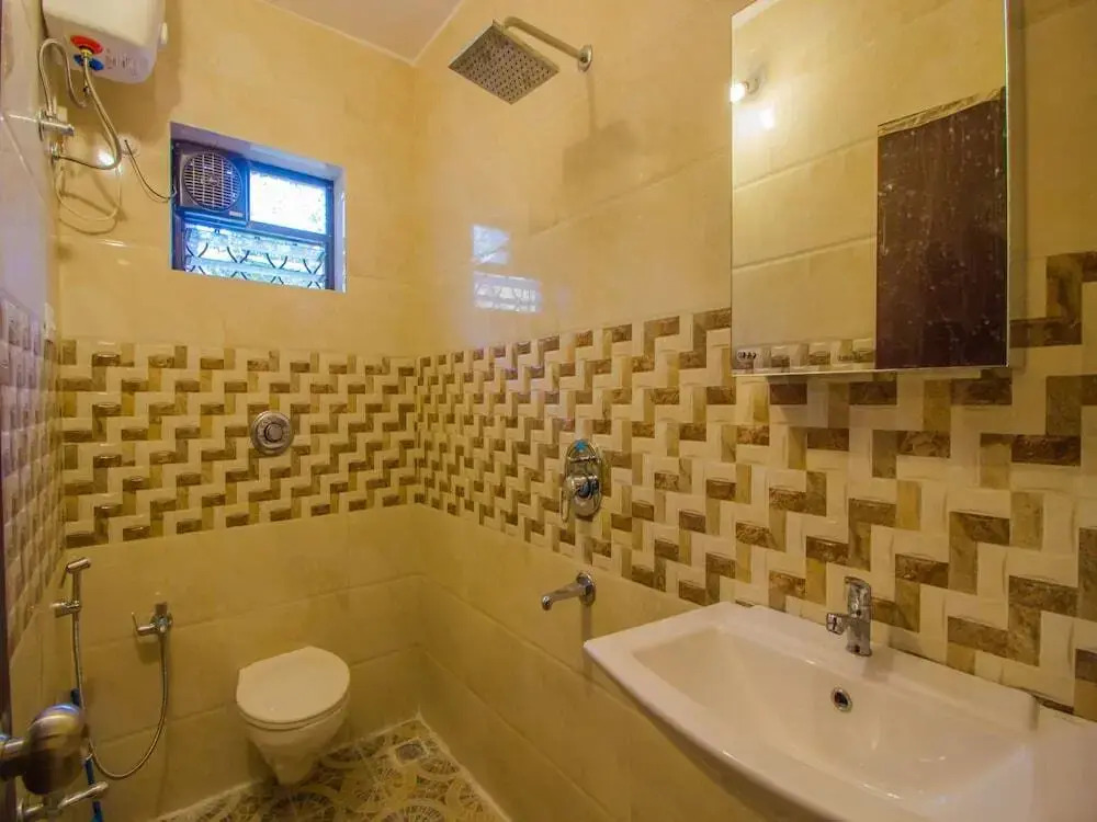 OYO 12998 Home Modern 2BHK Merces