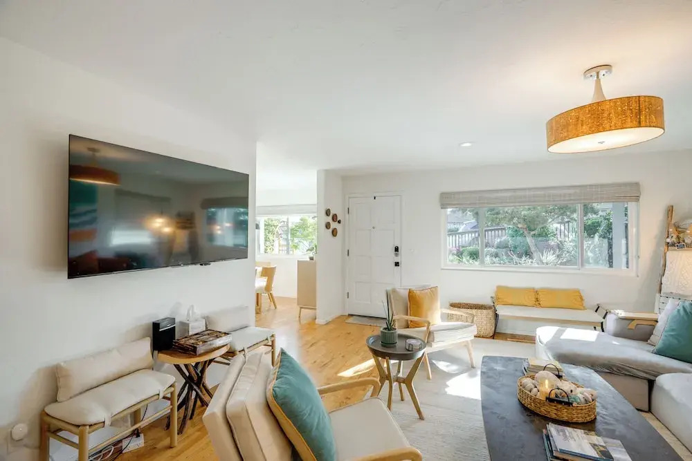 Seaside Home w/ Hot Tub & Patio: Close to Beaches!