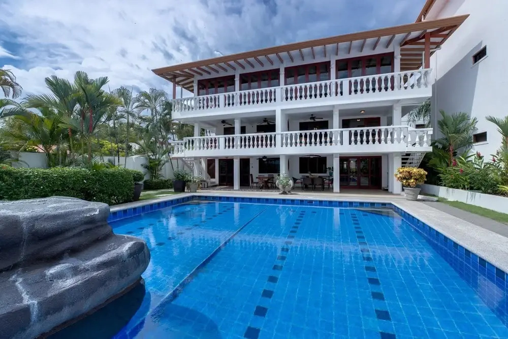 Great 3rd Floor Condo in Seaside Community
