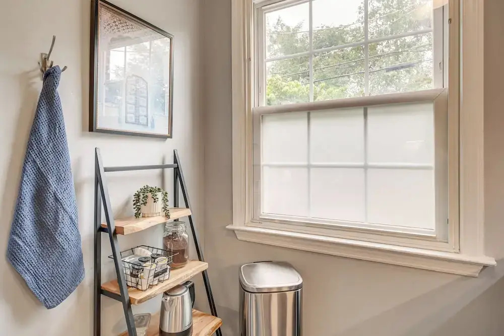 1 Mi to Old Town Alexandria: Townhome w/ Patio