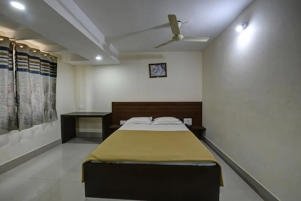 SPOT ON 37153 Karavali Paradise