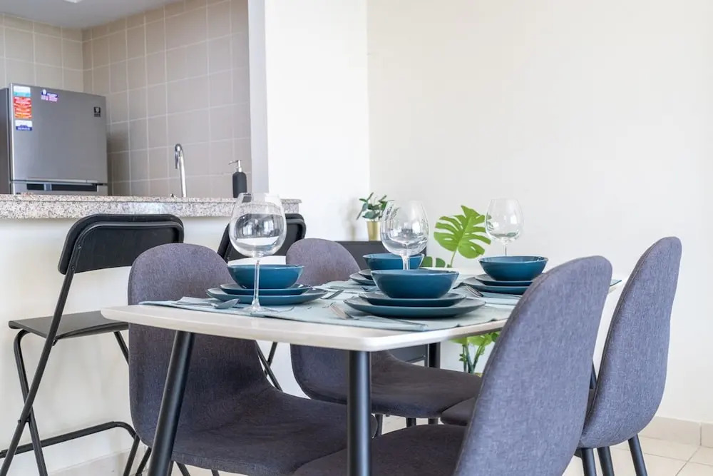 Refined 1BR Retreat in The Point Tower - Marina