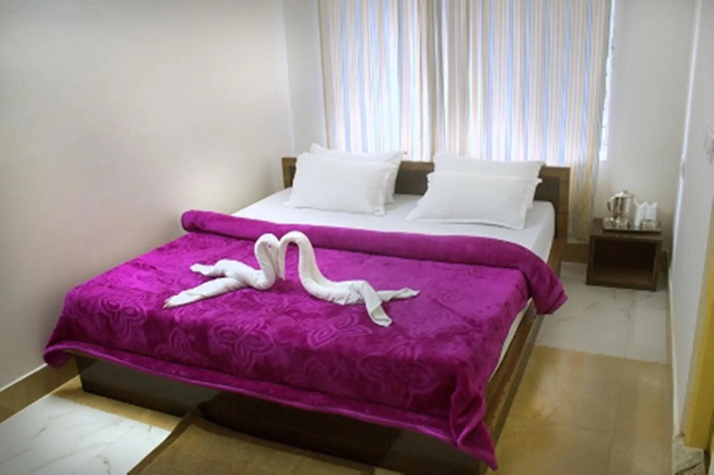 Green Wood Hotel