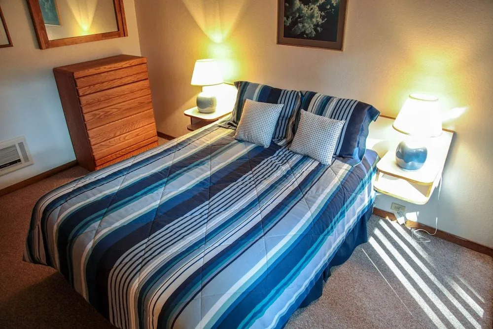 Mammoth West 111 Cozy Condo, Just A Short Walk to Canyon Lodge by RedAwning