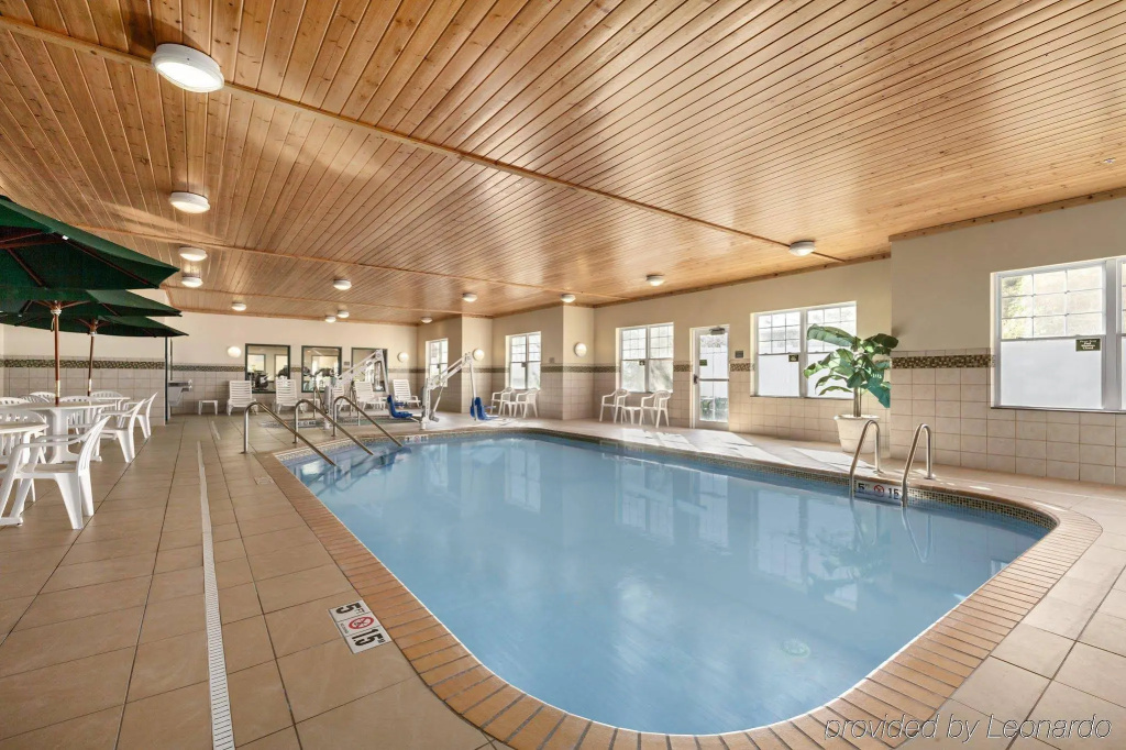 Country Inn & Suites by Radisson, Red Wing, MN