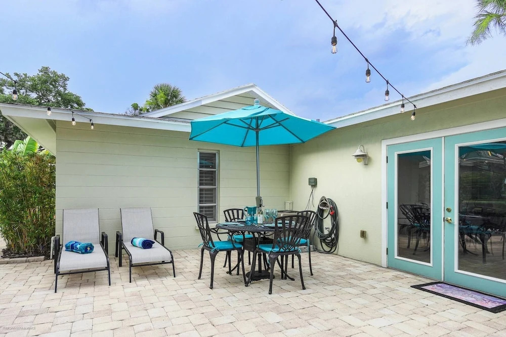 Moonmist Gorgeously Renovated Courtyard