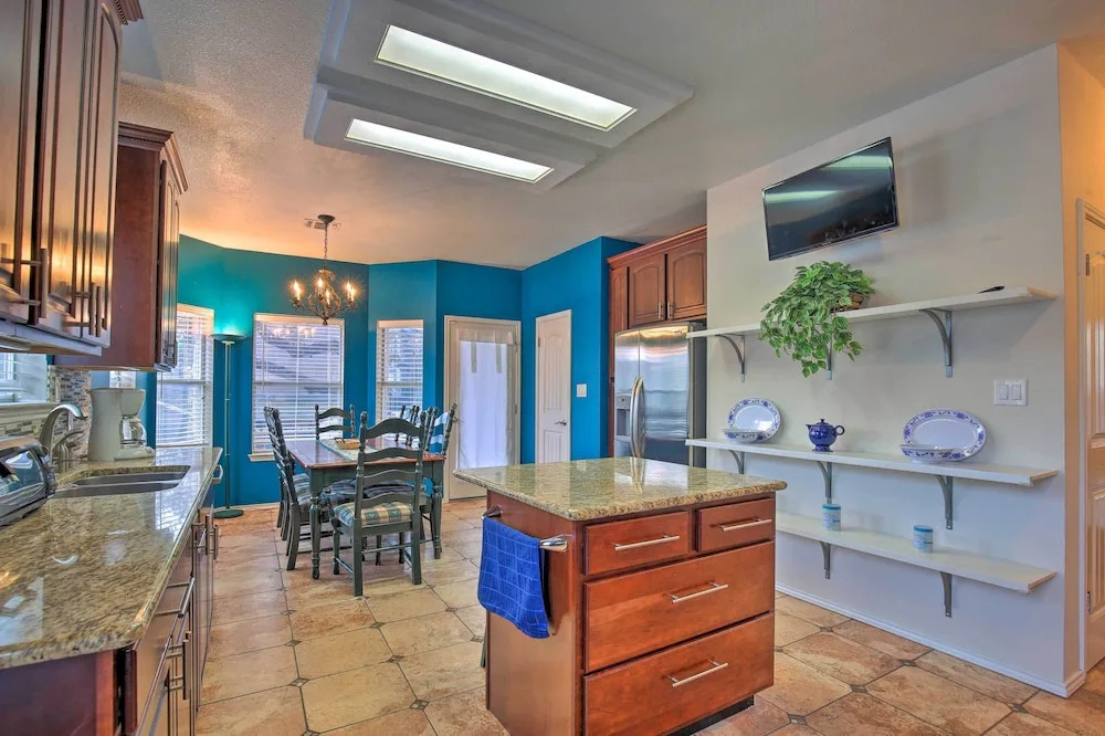 San Antonio Home w/ Pool & Hot Tub Near Seaworld!