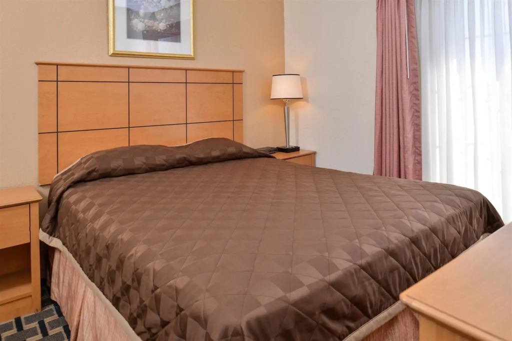 Americas Best Value Inn and Suites St. Cloud
