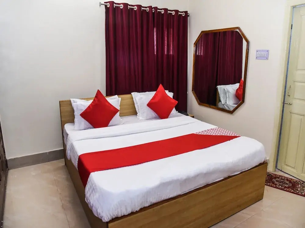 OYO 14606 Holiday Inn