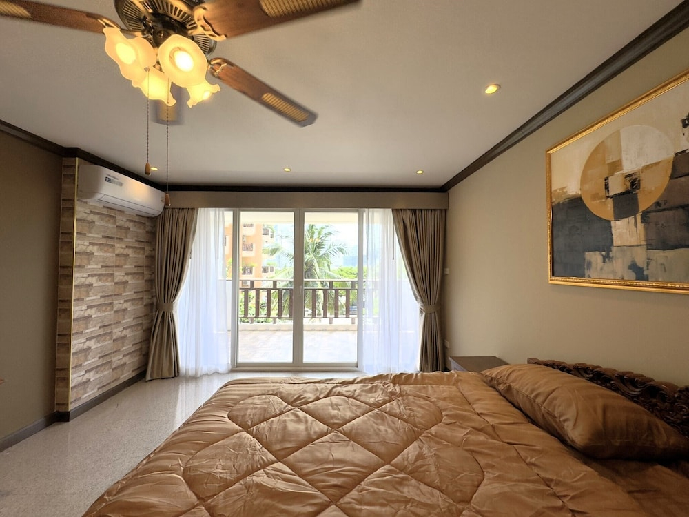 Spacious 2BR Corner Condo - Garden View Balcony - Royal Hill Resort