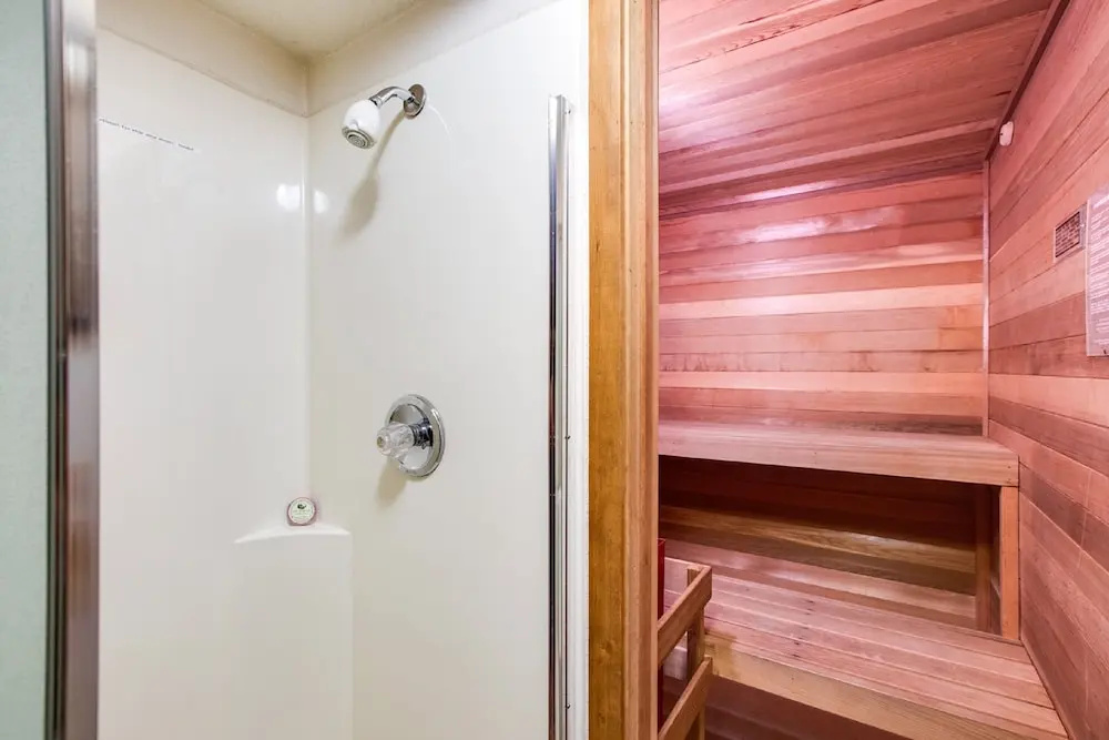 84SW - Sauna - Soaker Tub - Fireplace - Sleeps 6