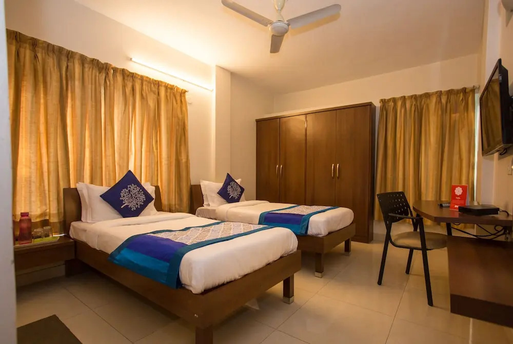 OYO 10934 Hotel Eminent