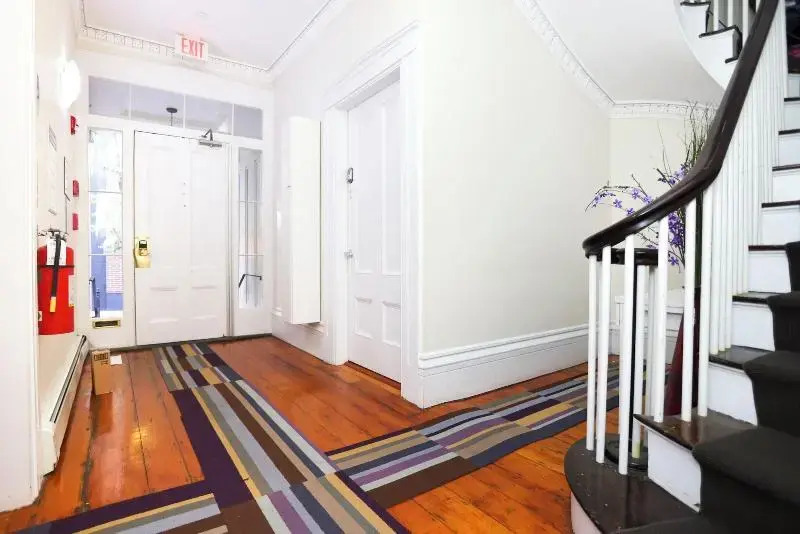 Maverick Suites at 40 Temple St