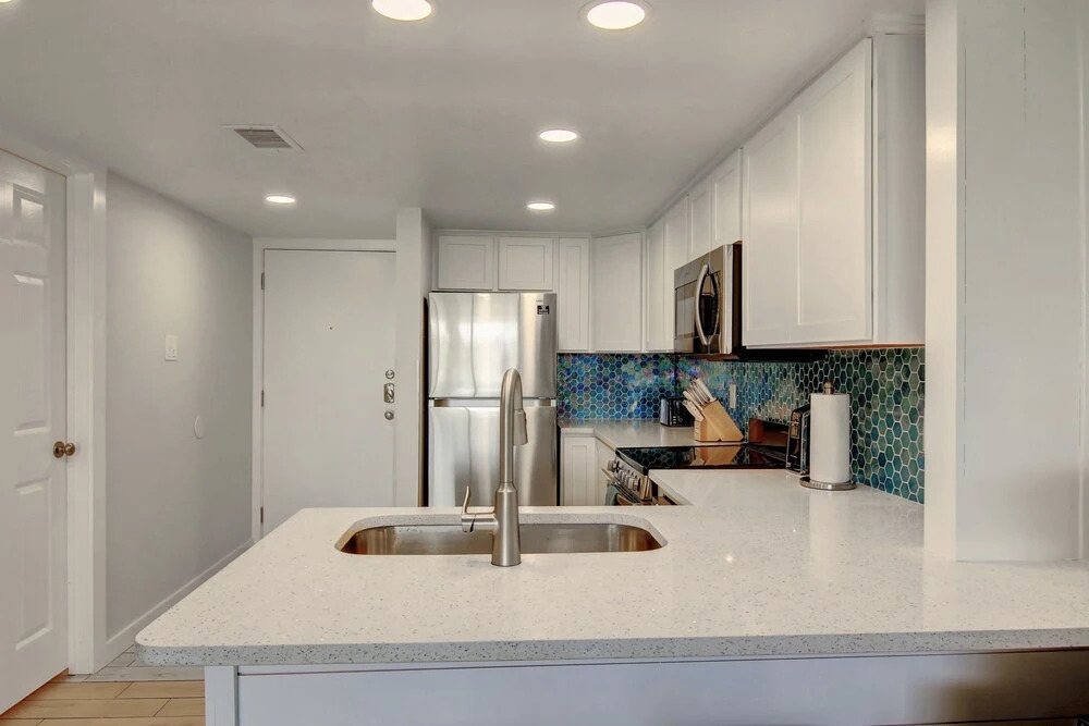 Shore Thing Studio Bedroom Condo by Redawning