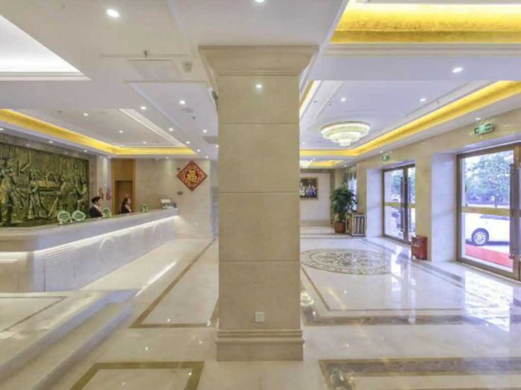 Vienna Hotel (Jieyang Rongcheng Jinxian Gate Tower)