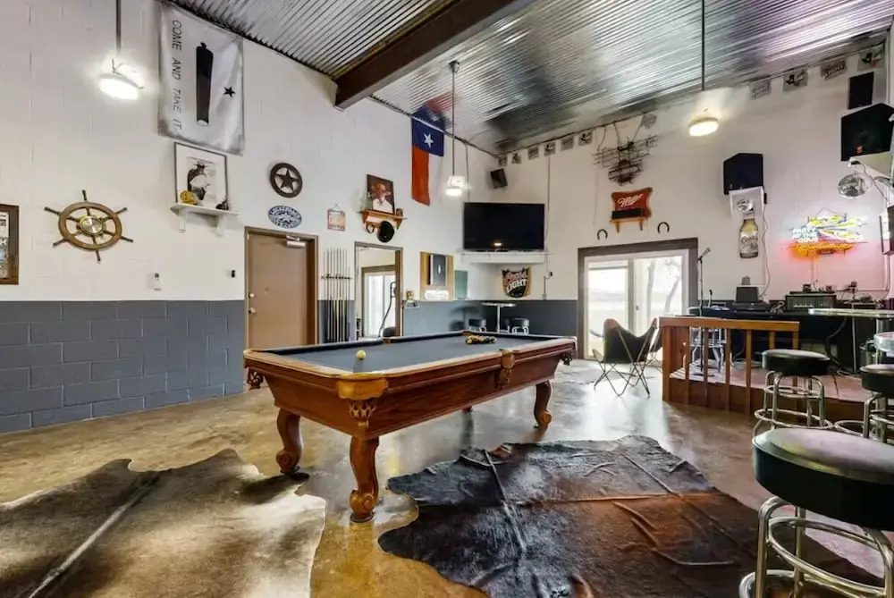Luxury Lake Life - Boat Dock, Outdoor Kitchen, Basketball Court, Game Room & Bar