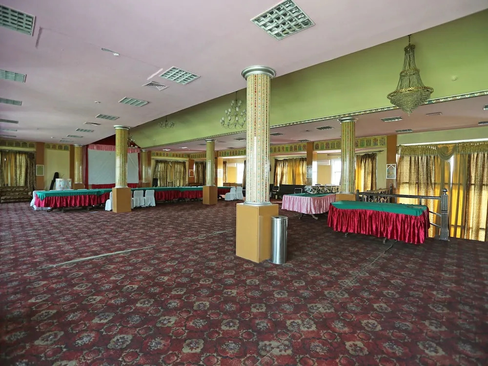 OYO 6409 Hotel Silver Star