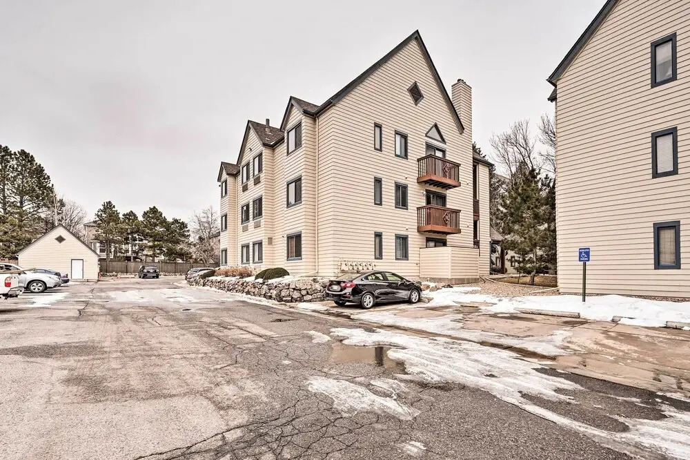 2 Blocks to Light Rail: Denver Unit w/ Kitchenette