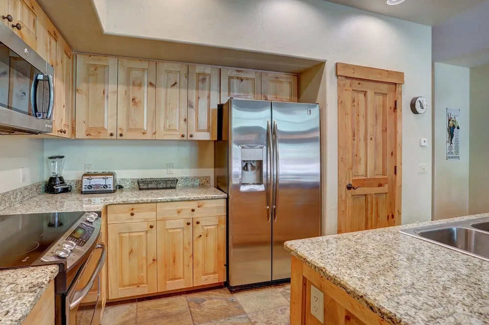 Mountain Thunder 202 2 Bedroom Townhouse by Redawning