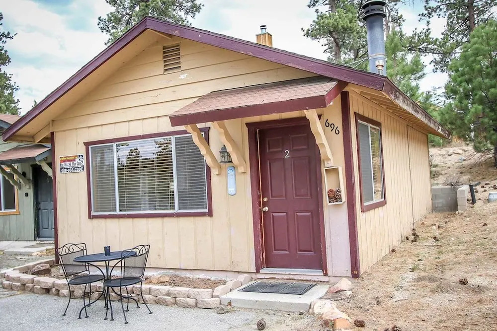 Lazy Daisy Bear-1260 by Big Bear Vacations