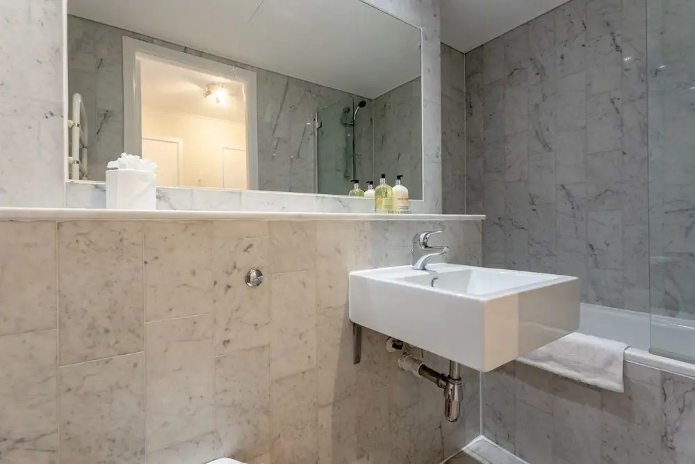 2 Bedroom Thames Apartment With Stunning Views