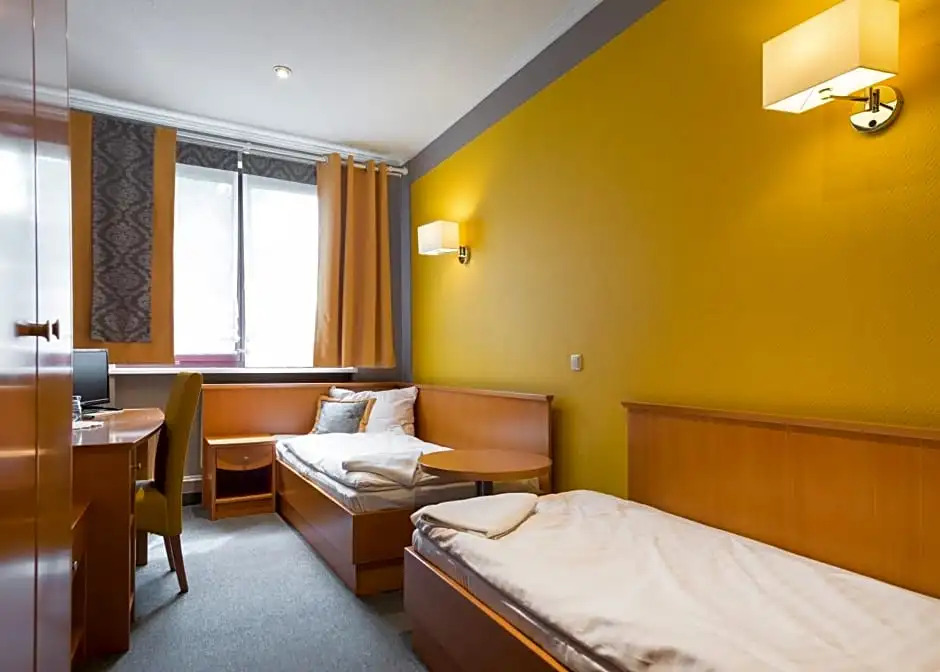 Hotel Restauracja Tawerna Gliwice - duży parking gratis