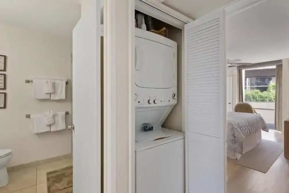 Hale Kamaole, #215 1 Bedroom Condo by RedAwning
