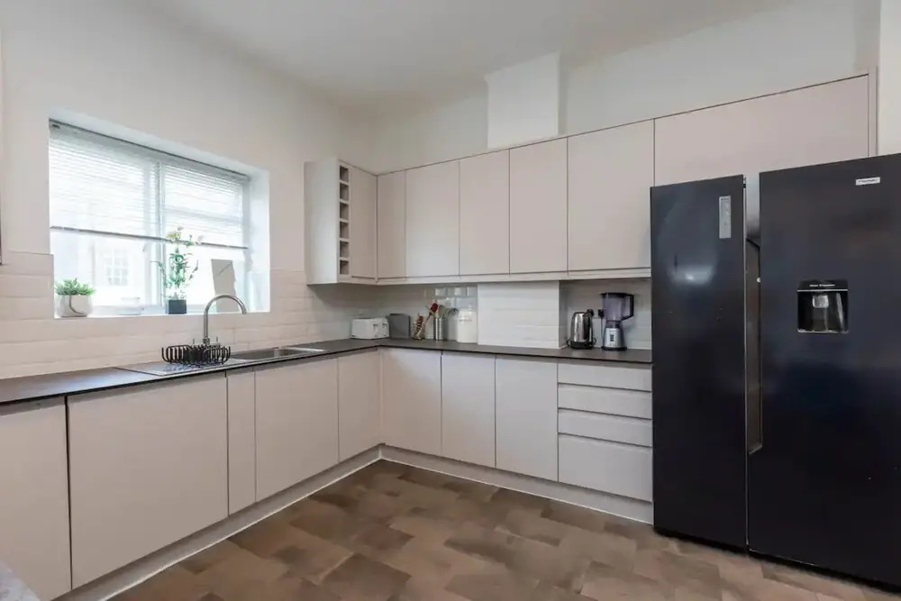 Spacious 5 Bedroom Home in Camden