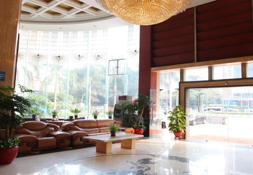 Rich Hotel