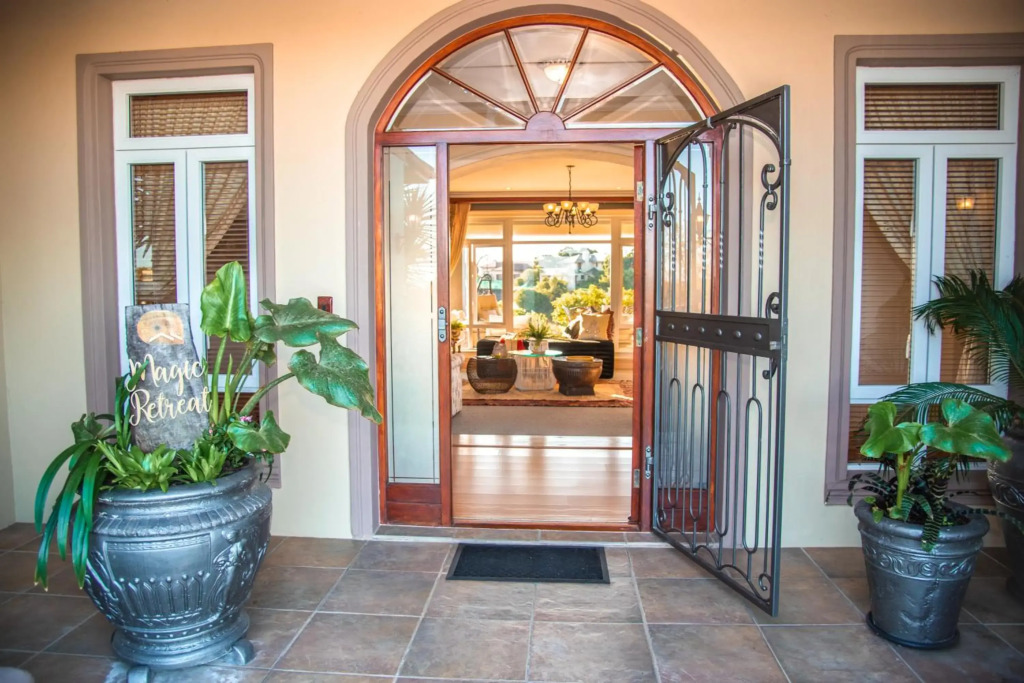Pezula Magic Retreat - 4 Bedroom Lagoon View Home