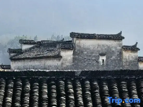 Yupingge·Long history Viewing Huizhou Design Homestay (Hongcun Pingshan Scenic Area)