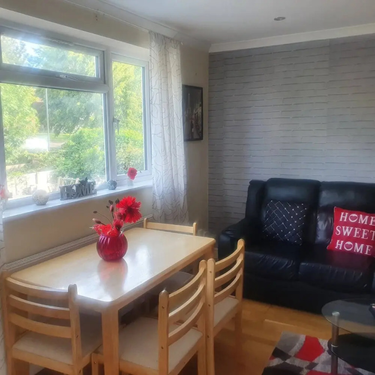 Pretty 4 Double Bedroom Home With 3 Bathrooms