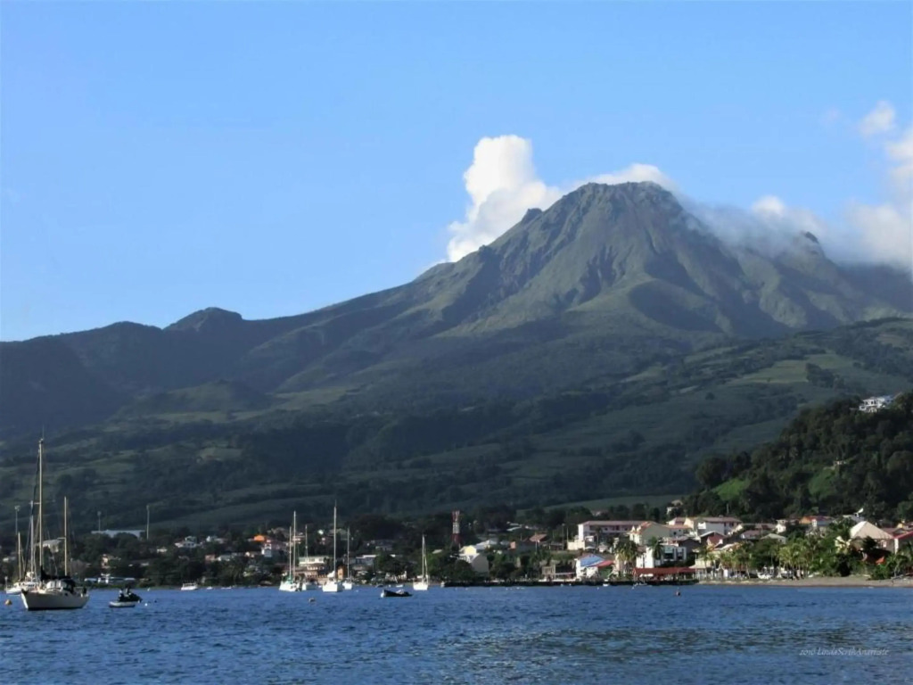 Maison de charme à Saint-Pierre avec vue sur mer et montagne