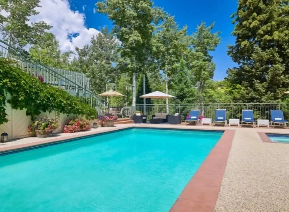 Comfortable And Convenient Ski In, Ski Out 4 Bedroom Condo In Snowmass Village