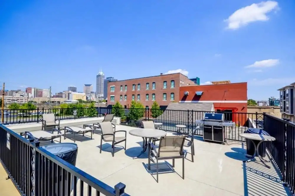 Mid-Century Modern 2BR Apt with VIews
